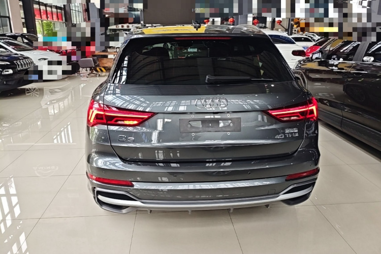 Audi Q3 2023 car image #6