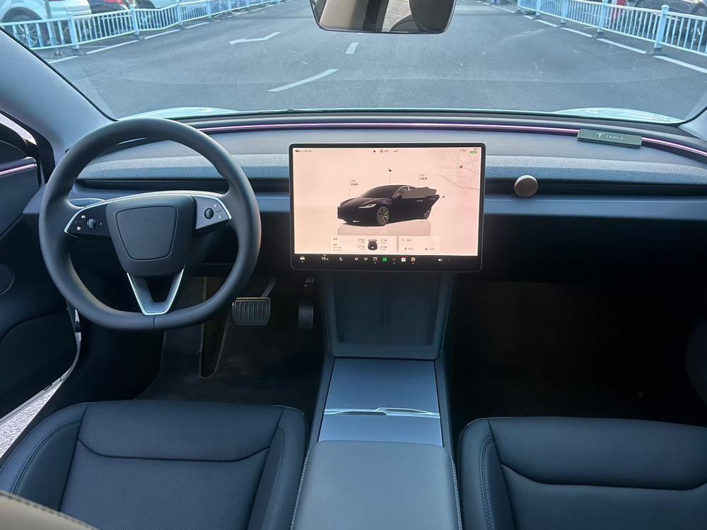 Tesla Model 3 2025 car image #8