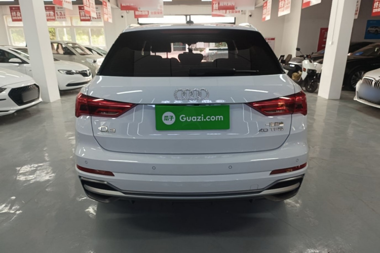 Audi Q3 2019 car image #6
