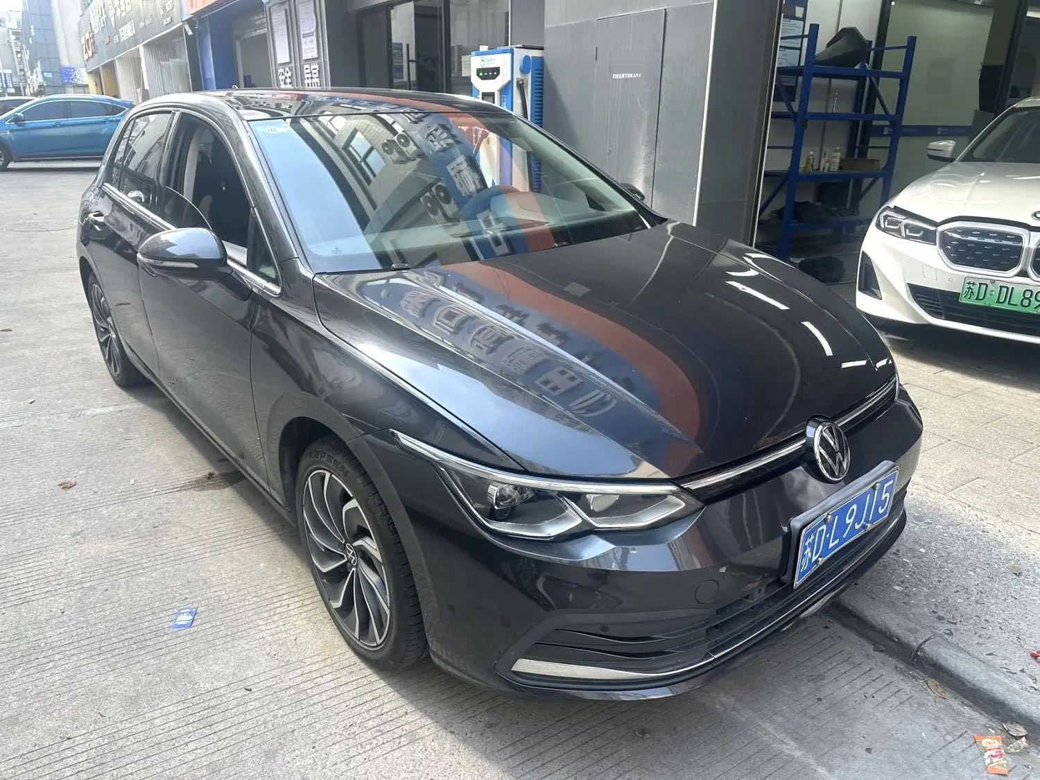 Volkswagen Golf 2022 car image #2