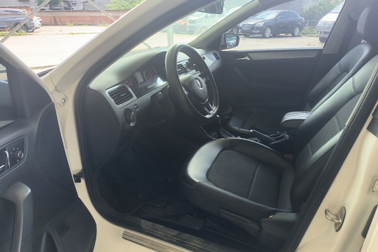 Volkswagen Santana 2016 car image #16