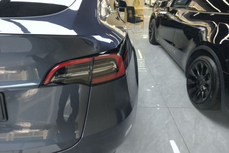 Tesla Model Y 2021 car image #8