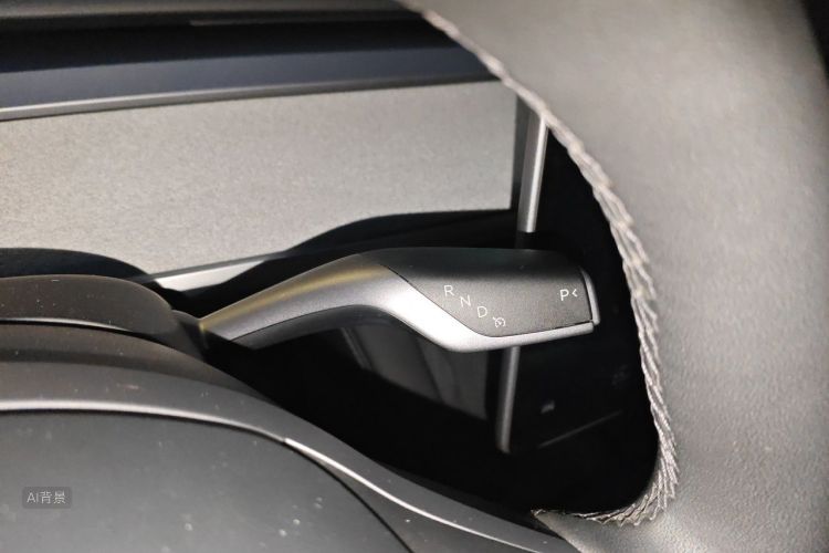 Tesla Model Y 2024 immagine di auto #16