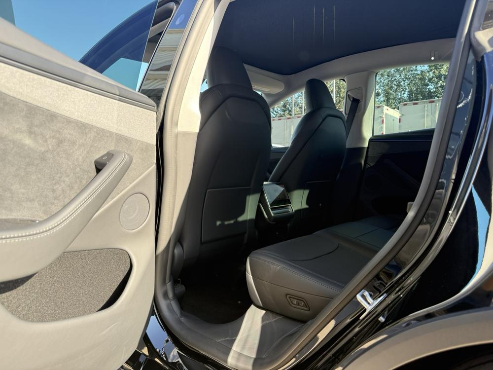 Tesla Model Y 2025 immagine di auto #17