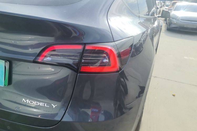 Tesla Model Y 2022 #8 Tesla Model Y 2022 car image #8