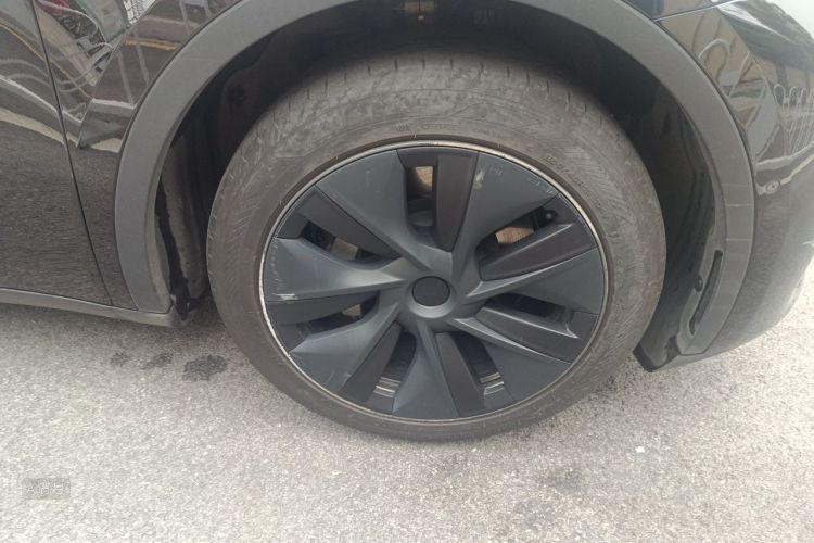 Tesla Model Y 2024 car image #9