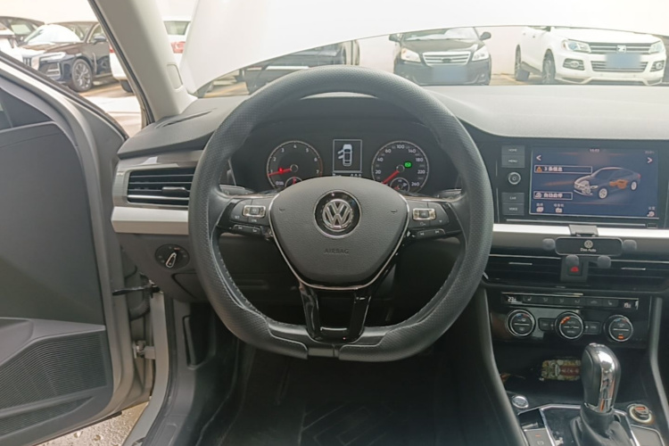 Volkswagen Lavida 2019 car image #11