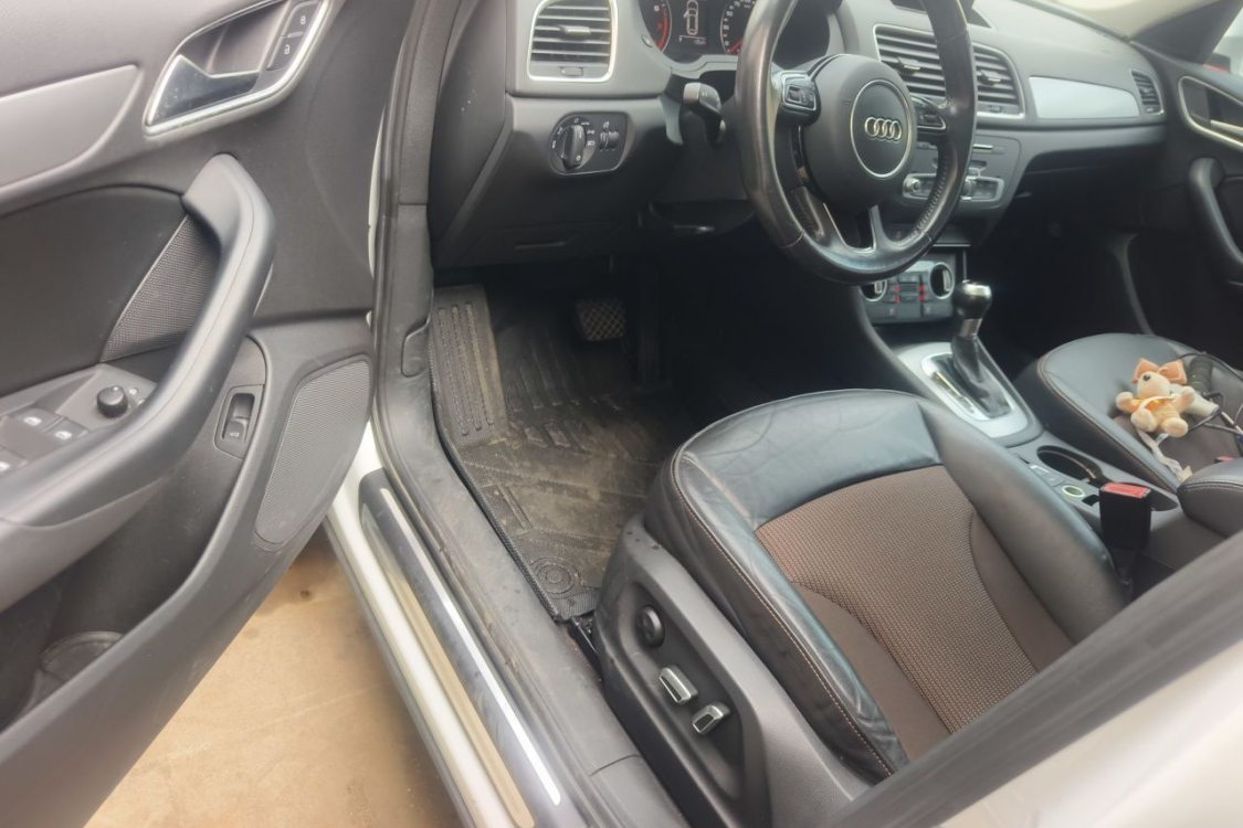 Audi Q3 2016 car image #25