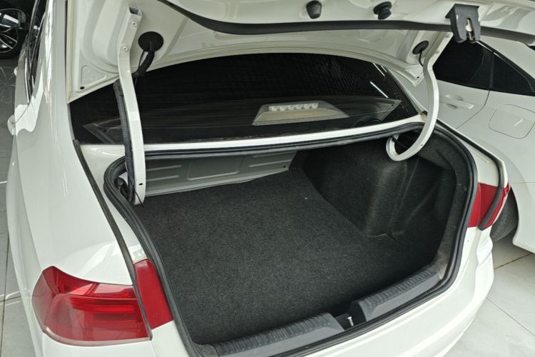 Volkswagen Santana 2018 car image #19