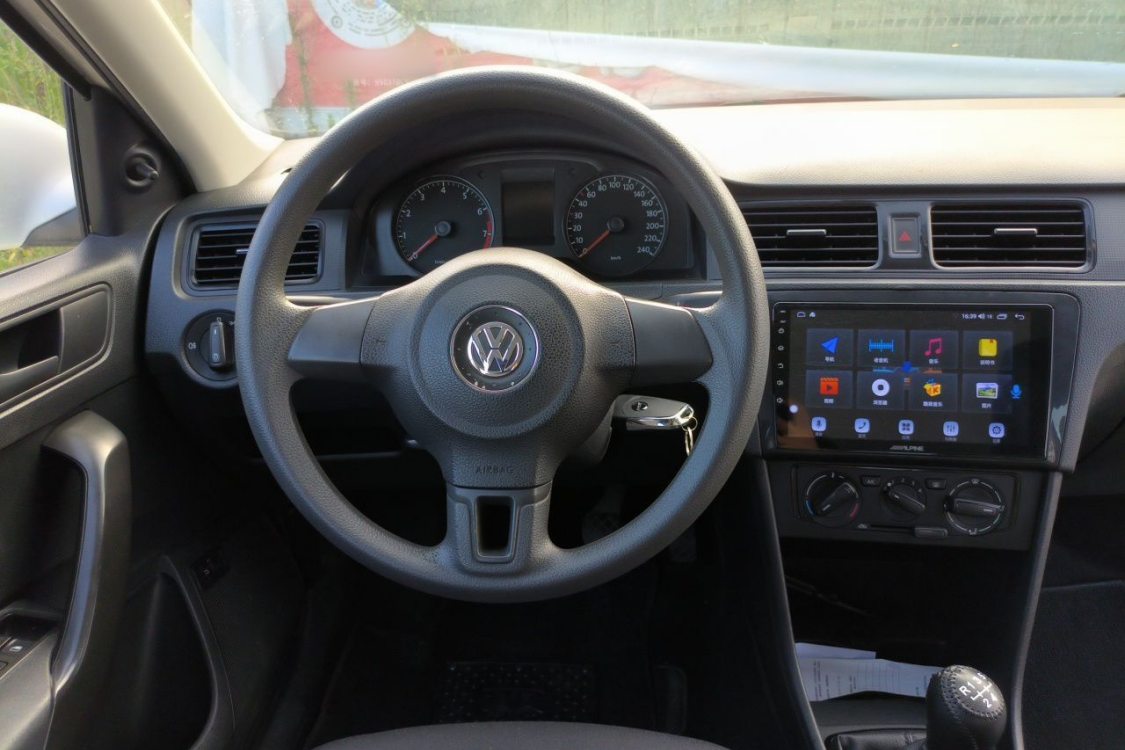 Volkswagen Santana 2015 car image #24
