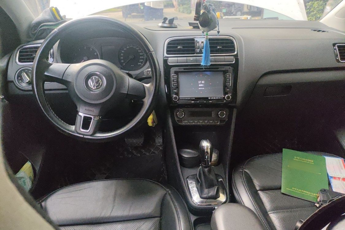 Volkswagen Polo 2012 car image #21