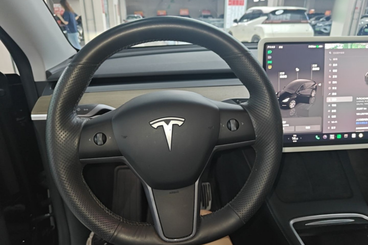 Tesla Model Y 2023 #11 Tesla Model Y 2023 car image #11