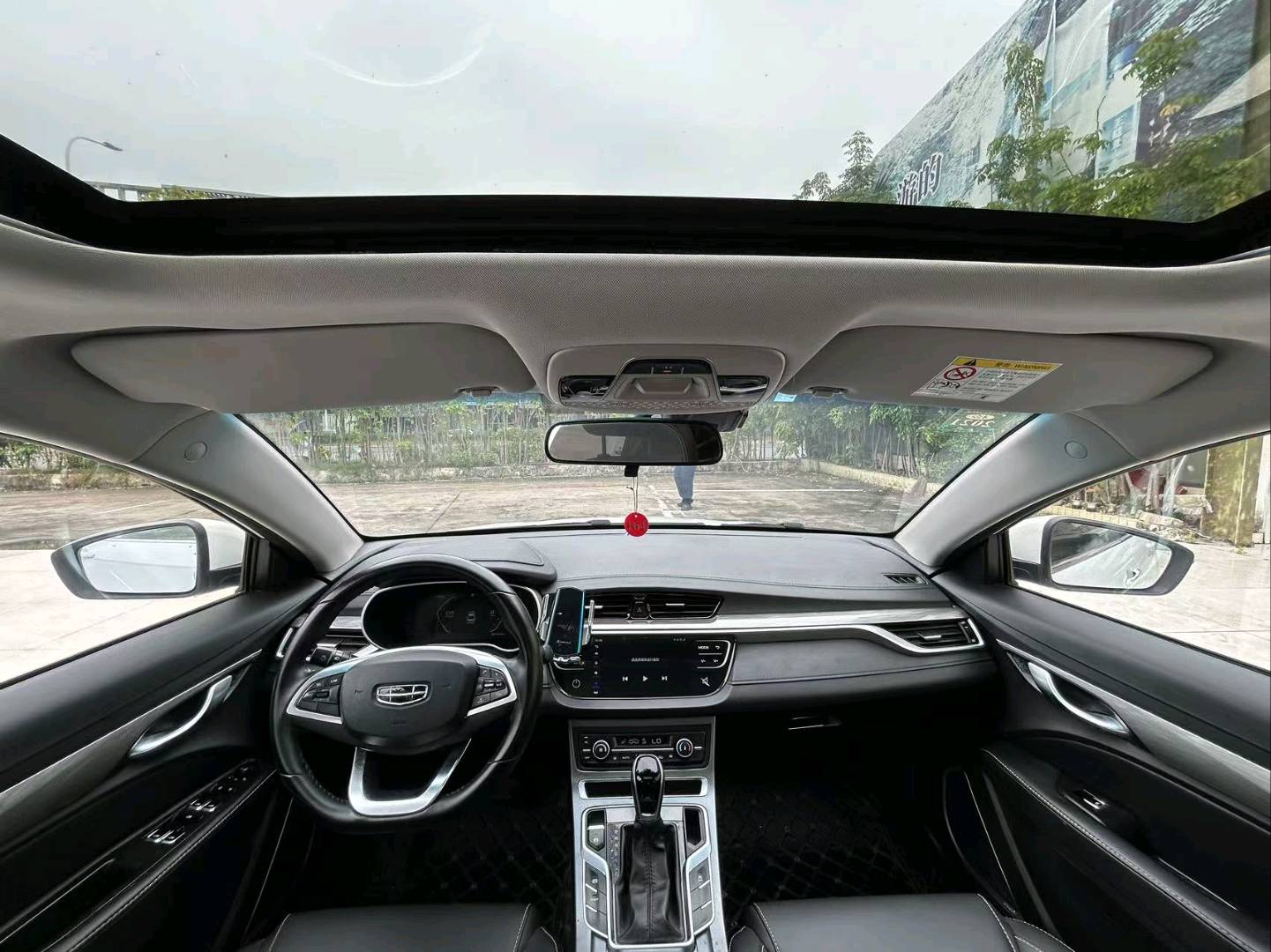 GEELY Emgrand 2019 car image #8