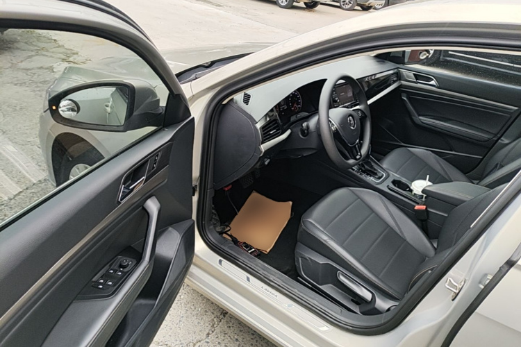 Volkswagen Lavida 2019 car image #16