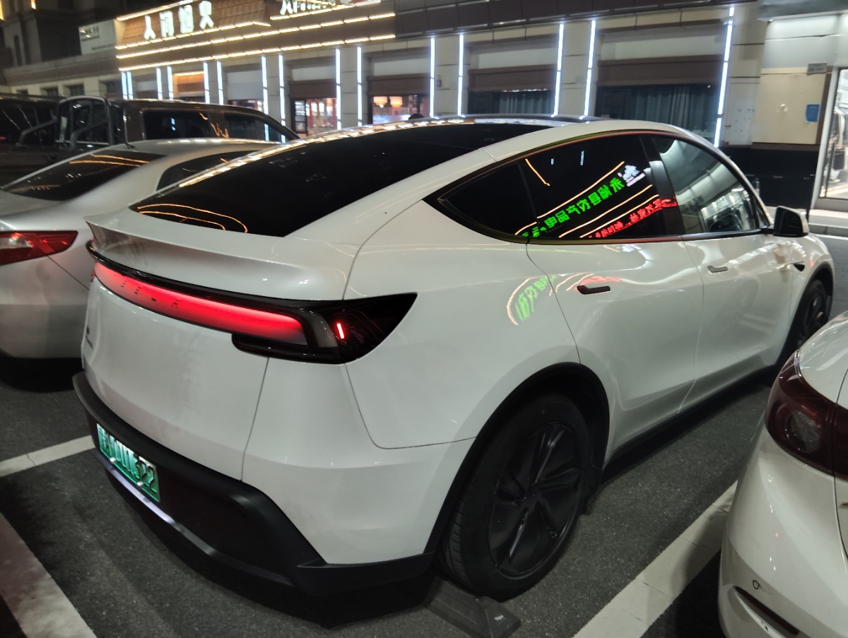 Tesla Model Y 2025 #6 Tesla Model Y 2025 immagine di auto #6