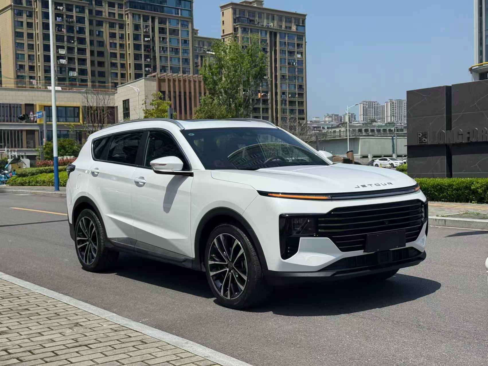 Jetour X70 PLUS 2024 car image #3