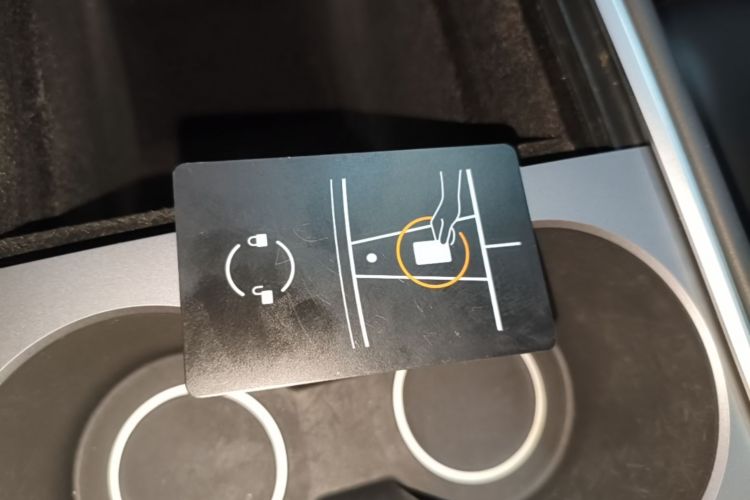 Tesla Model Y 2023 #9 Tesla Model Y 2023 car image #9