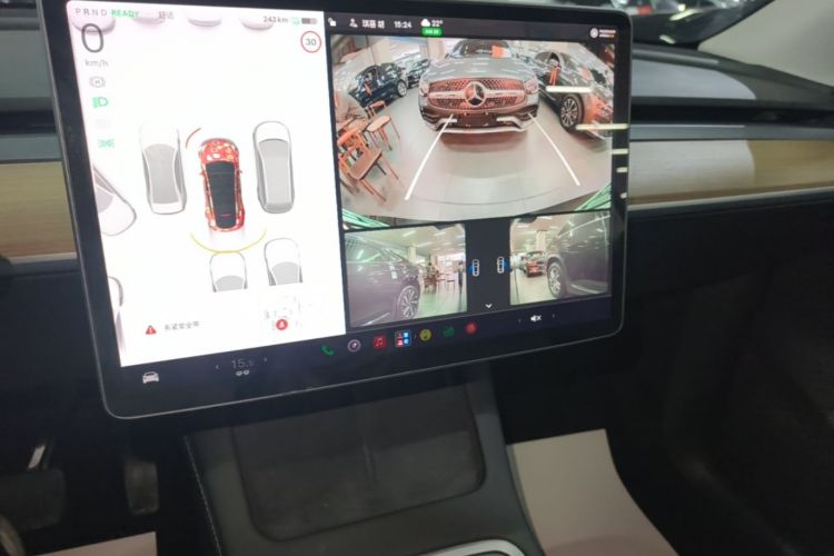 Tesla Model Y 2021 immagine di auto #13