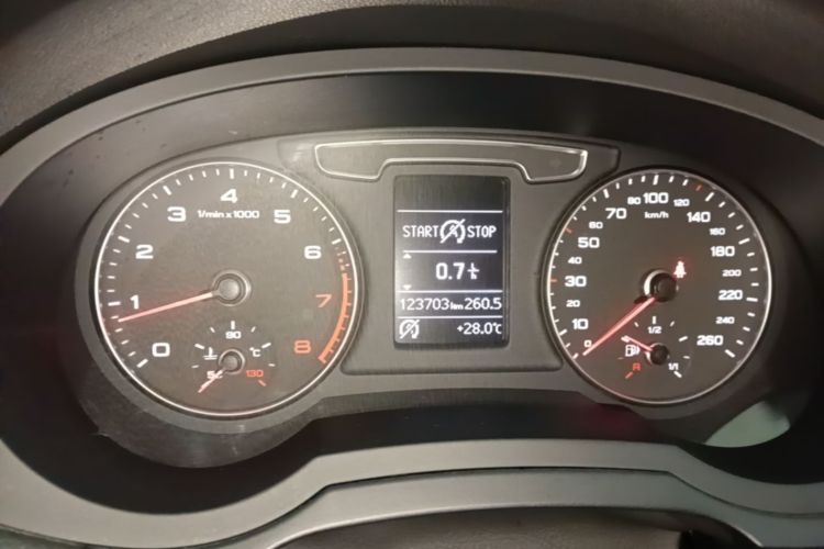 Audi Q3 2019 car image #12