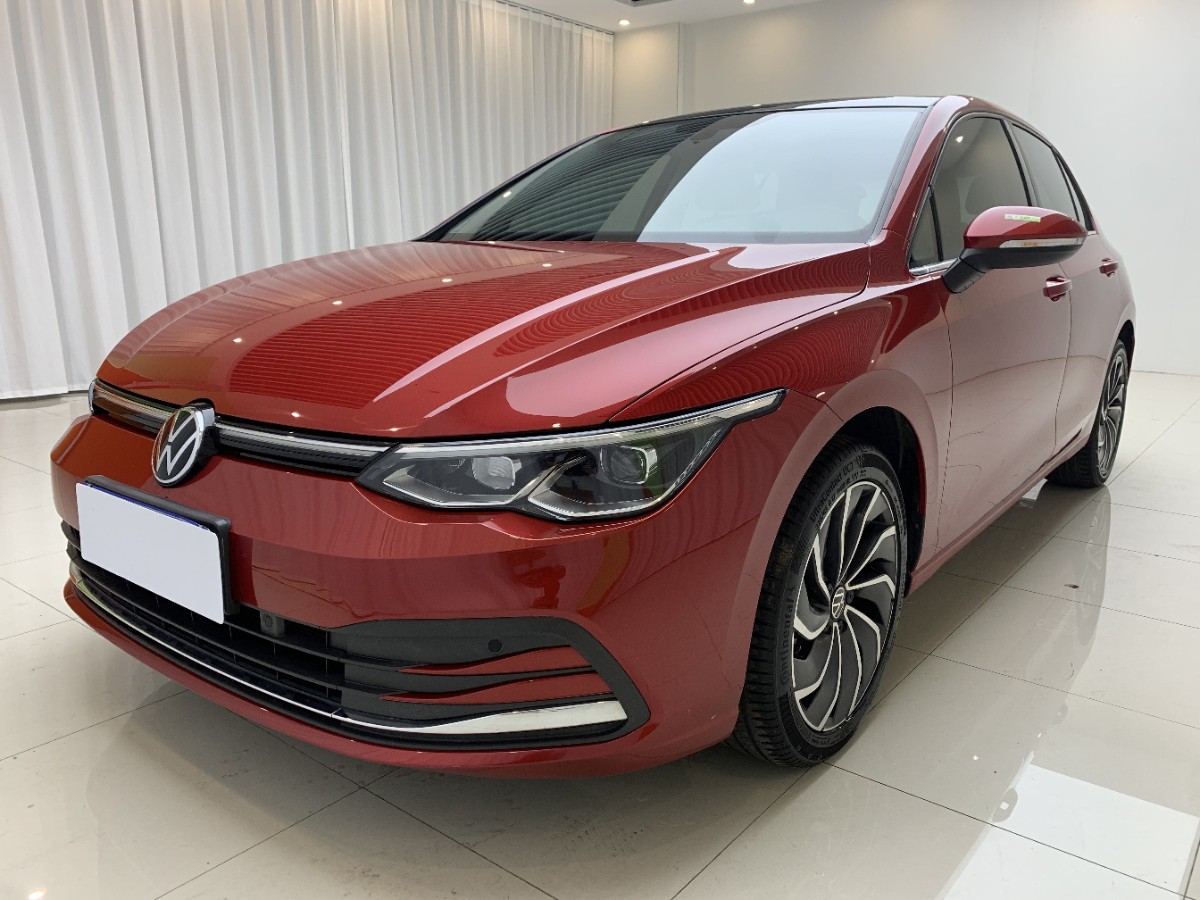 Volkswagen Golf 2022 Volkswagen Golf 2022 صورة سيارة