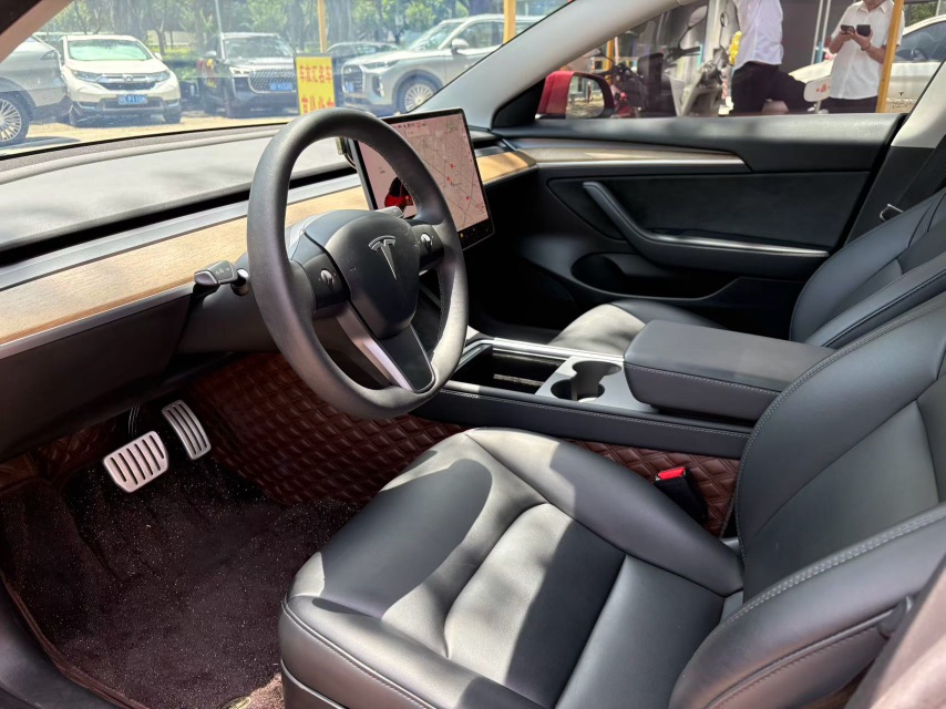 Tesla Model 3 2021 car image #3