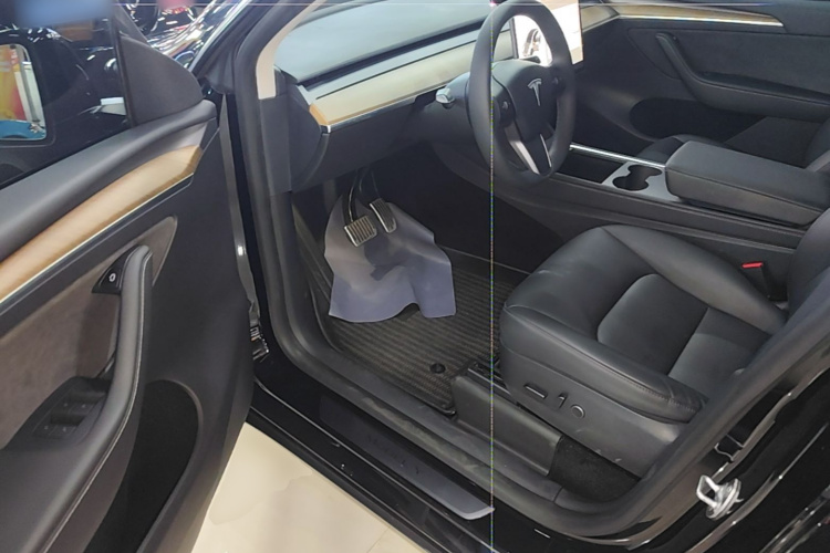 Tesla Model Y 2021 #16 Tesla Model Y 2021 car image #16
