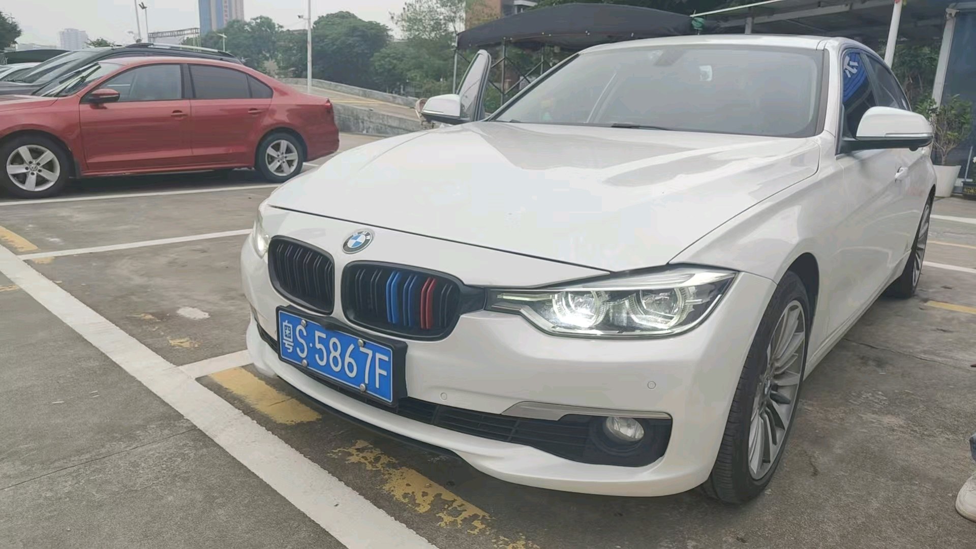 BMW 3 Series 2019 car image 