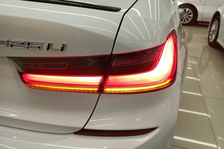 BMW 3 Series 2021 imagen de coche #8