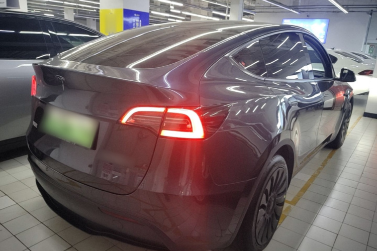 Tesla Model Y 2024 #7 Tesla Model Y 2024 car image #7
