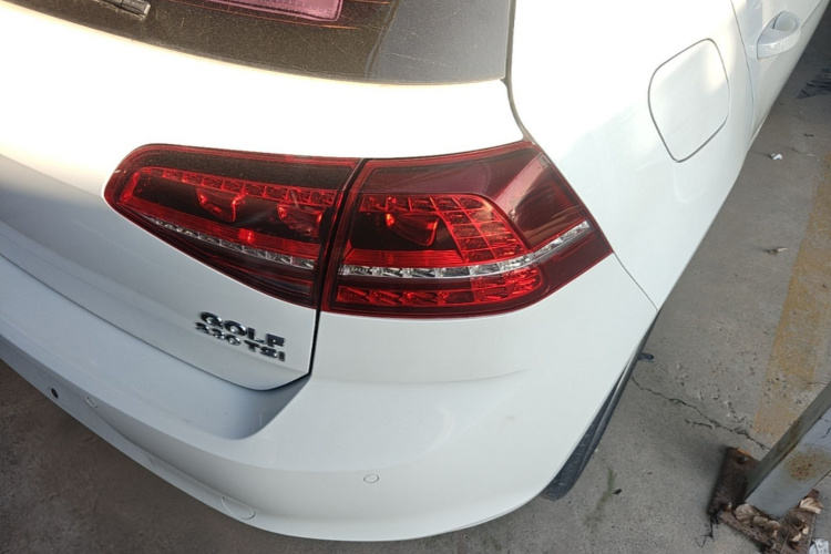Volkswagen Golf 2017 car image #8