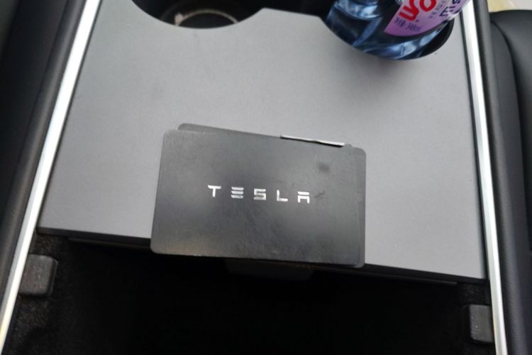 Tesla Model Y 2021 car image #9