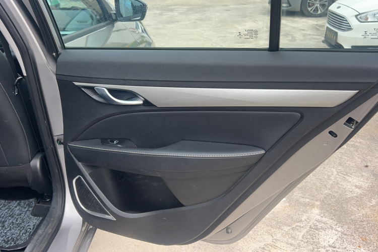 GEELY Emgrand 2020 #28 GEELY Emgrand 2020 car image #28