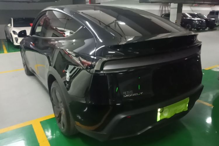 Tesla Model Y 2025 #7 Tesla Model Y 2025 car image #7