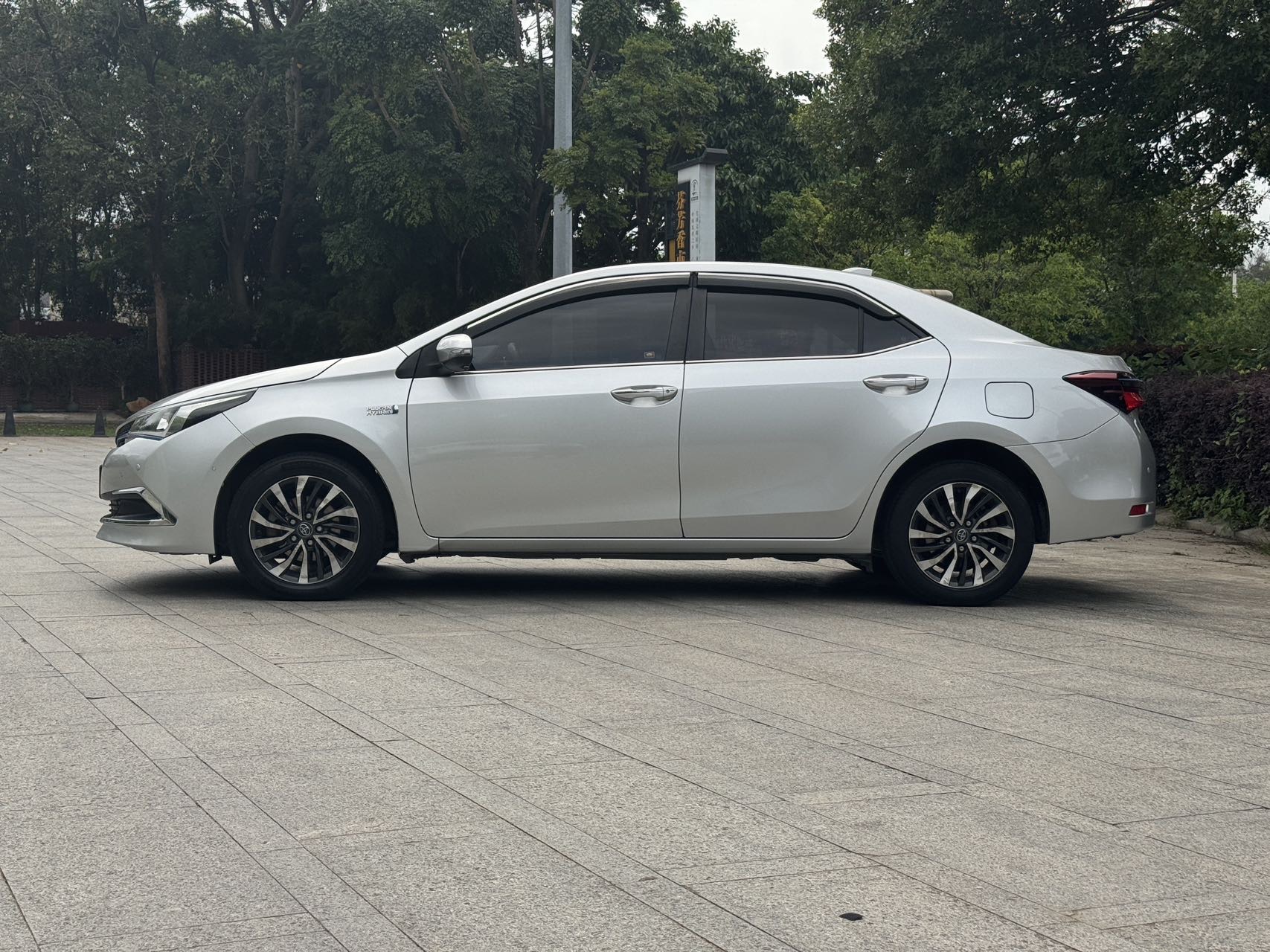Toyota Corolla Hybird E+ 2019 immagine di auto #6