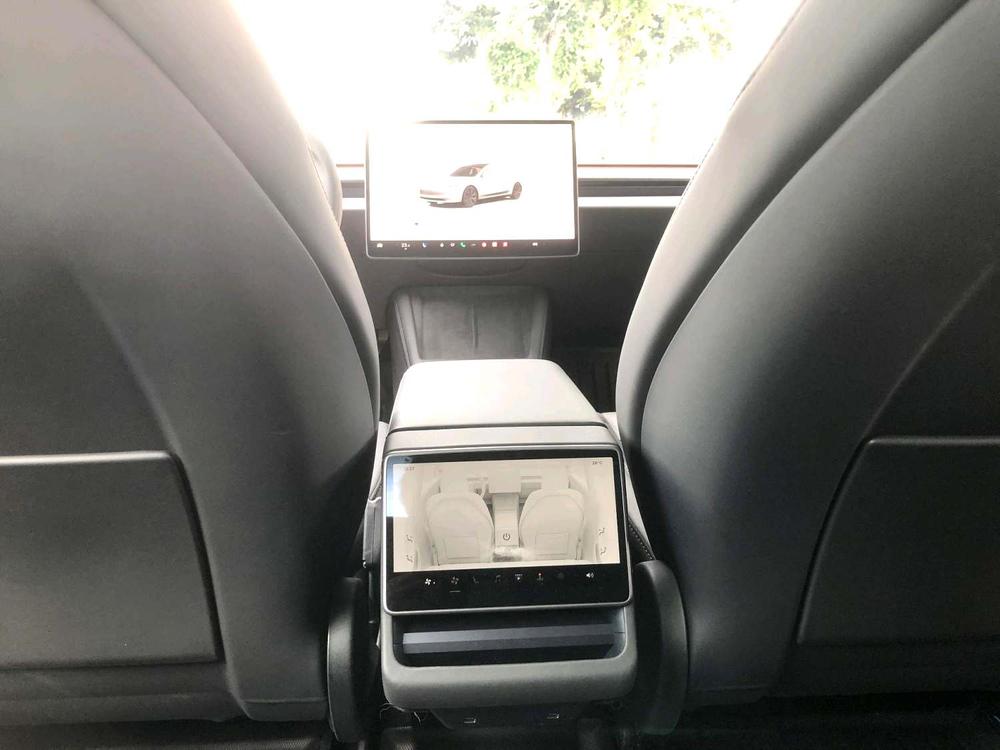 Tesla Model 3 2025 car image #9