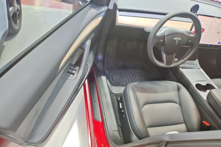 Tesla Model 3 2022 car image #12