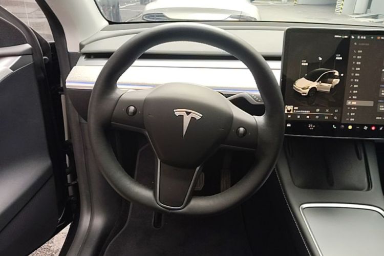 Tesla Model Y 2024 #11 Tesla Model Y 2024 car image #11