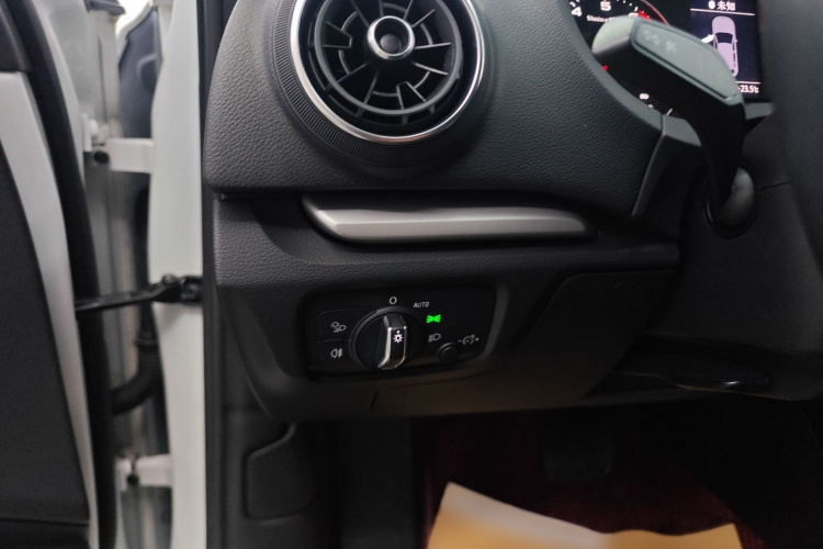 Audi A3 2019 car image #21