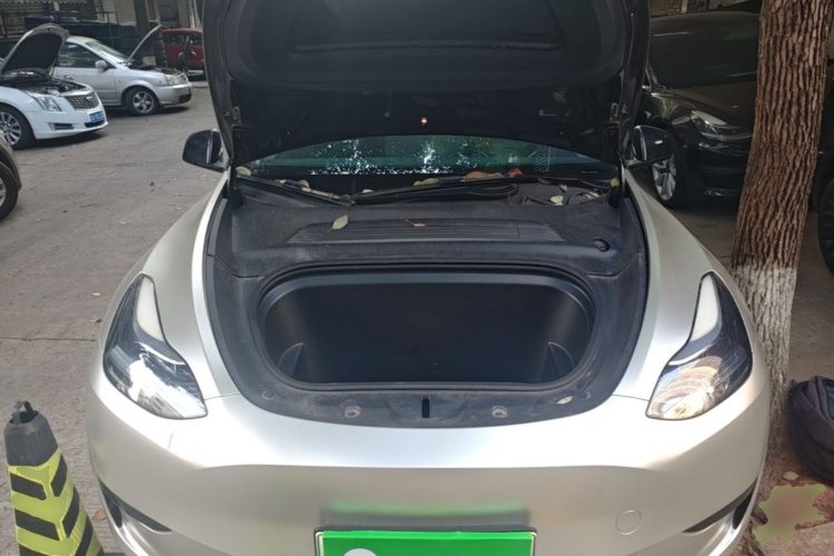 Tesla Model Y 2023 car image #20