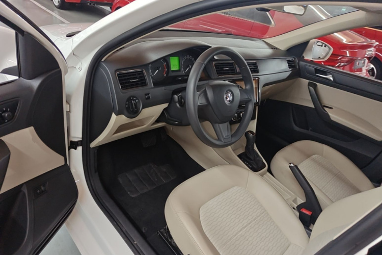 Skoda Rapid 2017 #16 Skoda Rapid 2017 car image #16