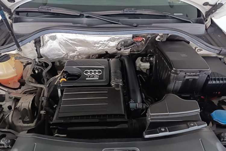Audi Q3 2018 car image #22