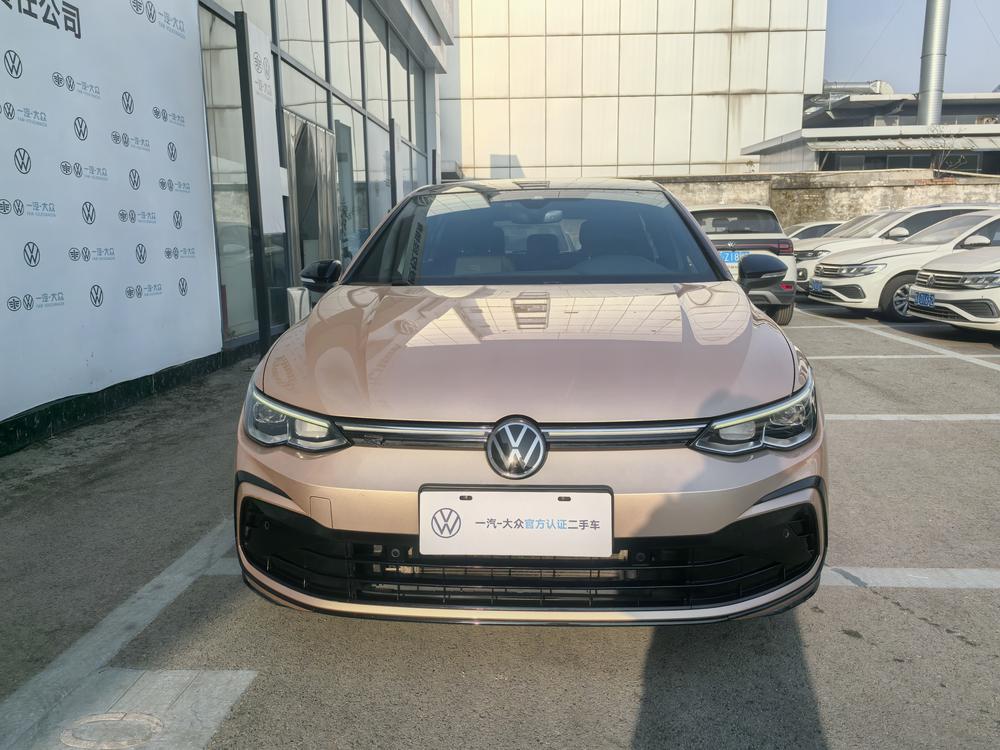 Volkswagen Golf 2021 car image #2