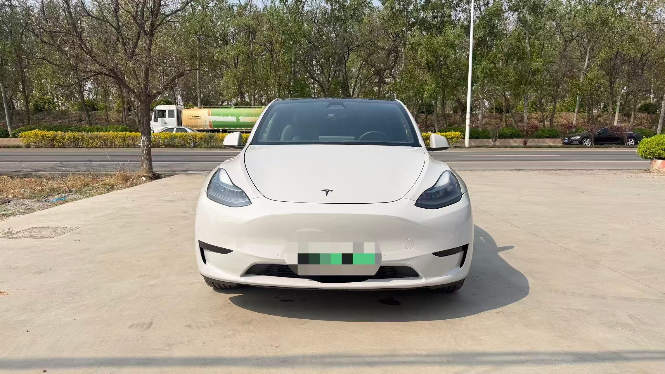 Tesla Model Y 2023 #4 Tesla Model Y 2023 car image #4