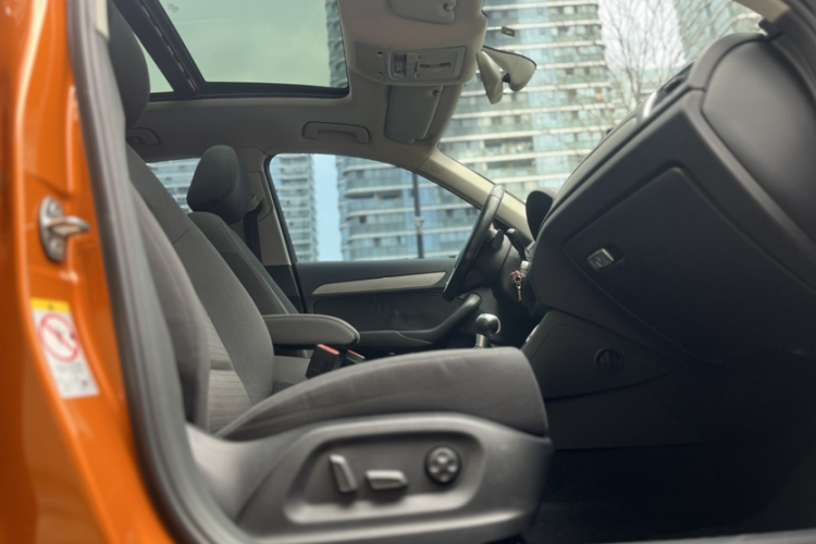 Audi Q3 2015 car image #12