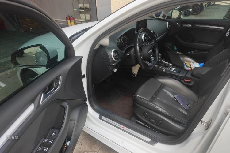 Audi A3 2019 car image #18