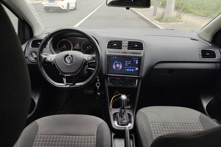 Volkswagen Polo 2017 car image #10