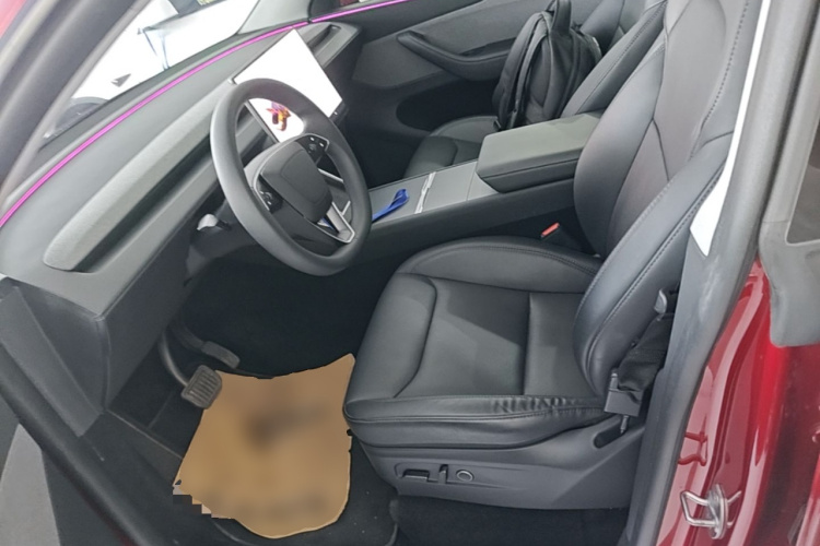Tesla Model Y 2025 #19 Tesla Model Y 2025 car image #19