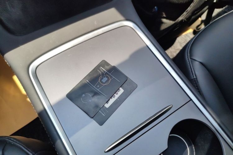 Tesla Model 3 2021 car image #9