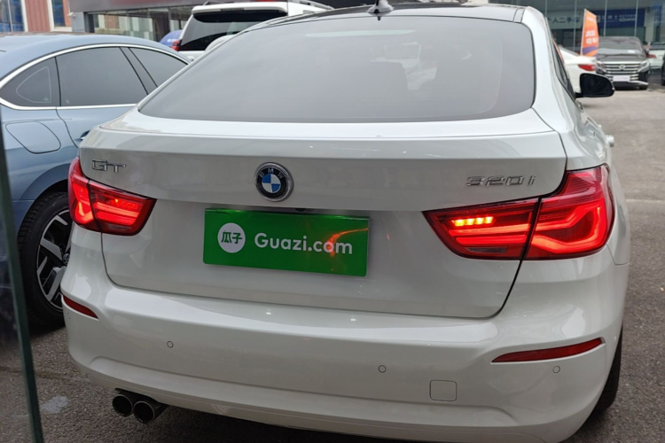 BMW 3 Series GT 2018 car image #4