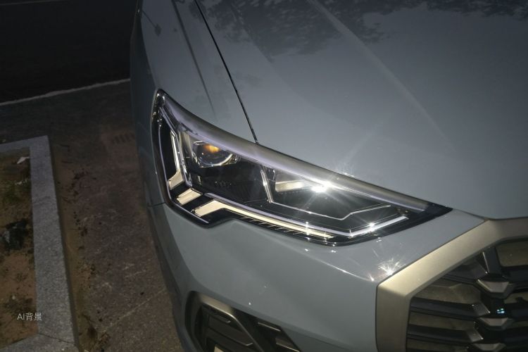 Audi Q3 2022 car image #8
